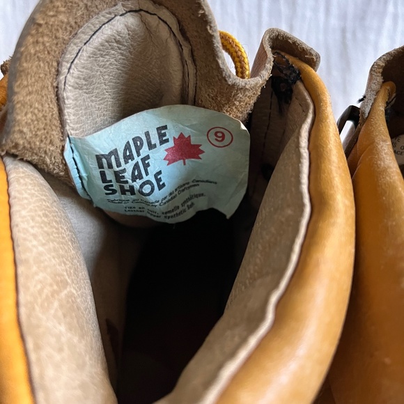 Vintage Maple Leaf Alpine boots - Picture 5 of 9
